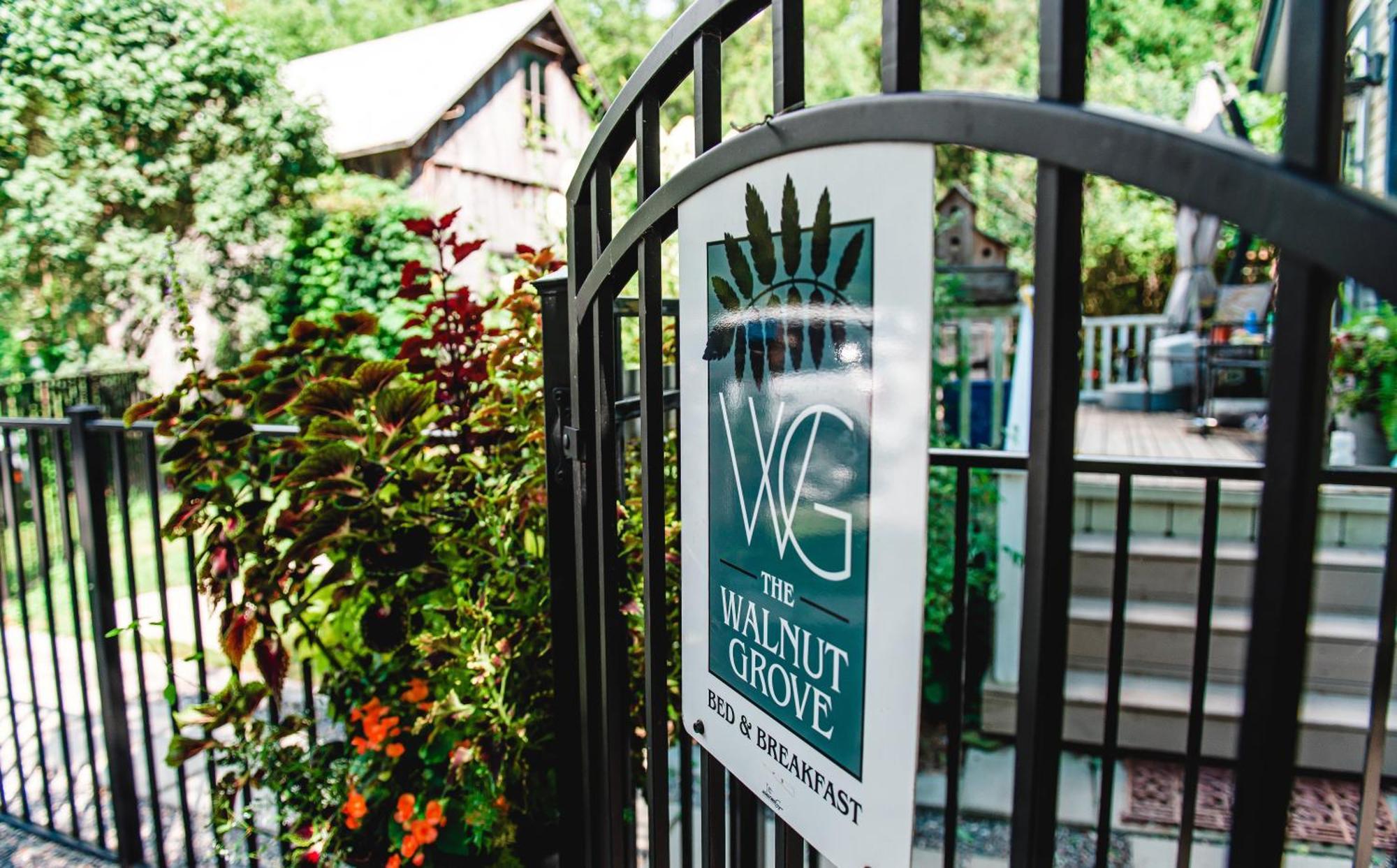 The Walnut Grove Bnb Harrow Buitenkant foto